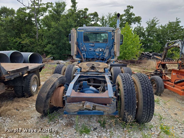 image for item EW8497 2007 Mack CHN semi truck