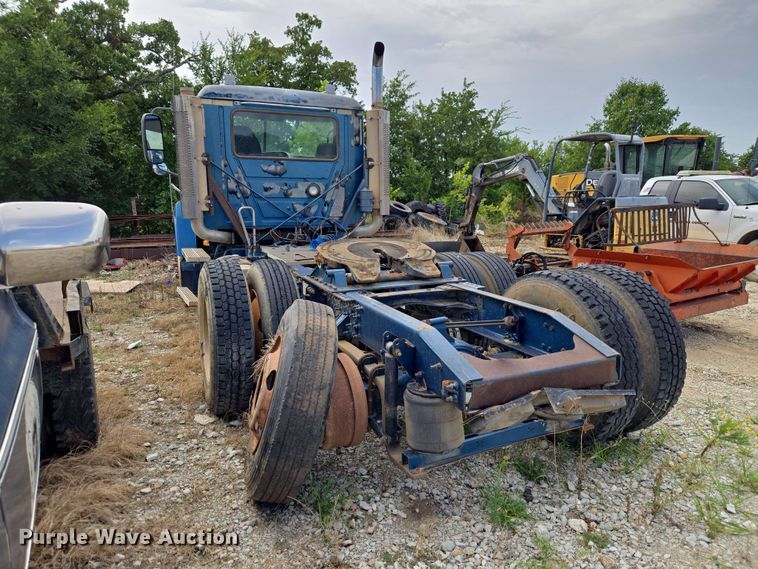 image for item EW8497 2007 Mack CHN semi truck