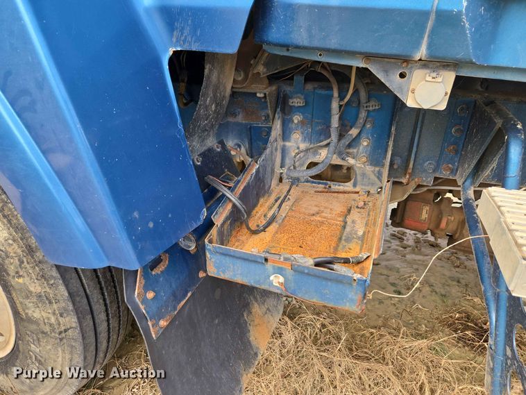 image for item EW8497 2007 Mack CHN semi truck