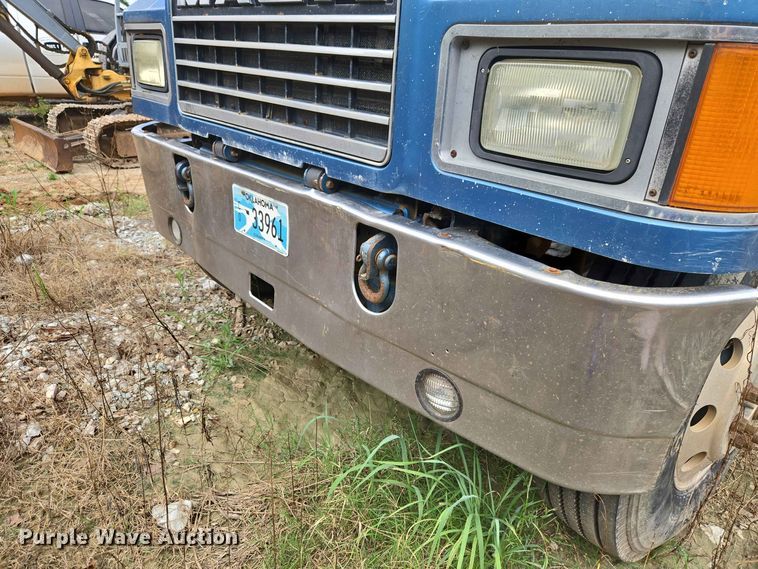 image for item EW8497 2007 Mack CHN semi truck