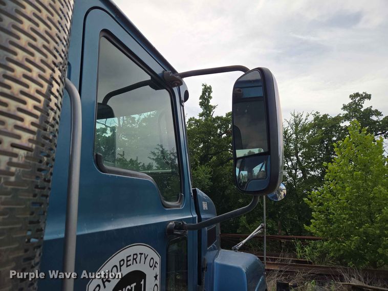 image for item EW8497 2007 Mack CHN semi truck