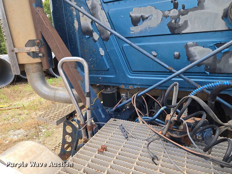 image for item EW8497 2007 Mack CHN semi truck