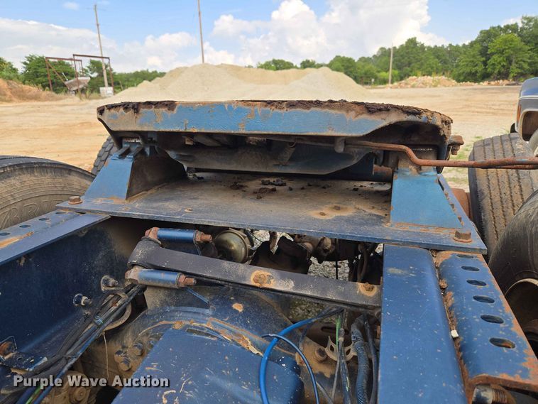 image for item EW8497 2007 Mack CHN semi truck