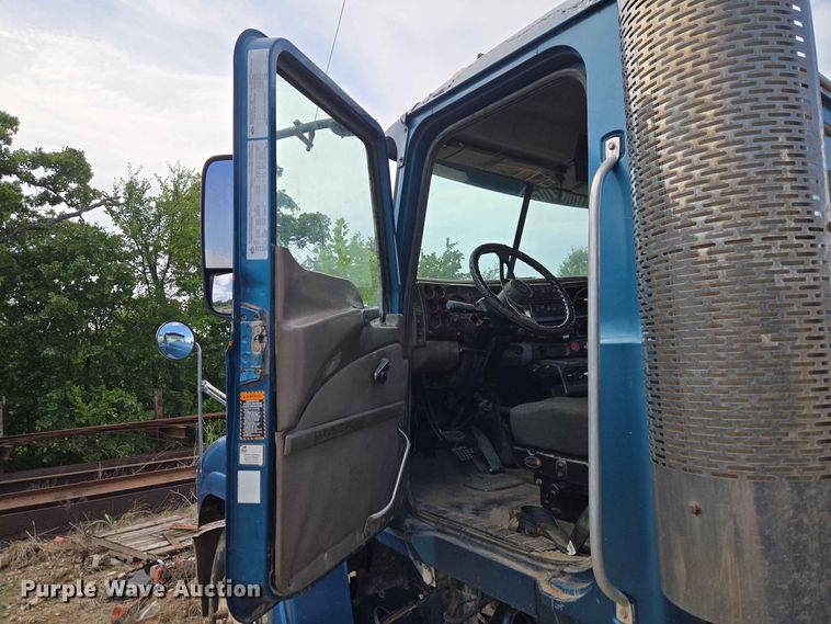 image for item EW8497 2007 Mack CHN semi truck