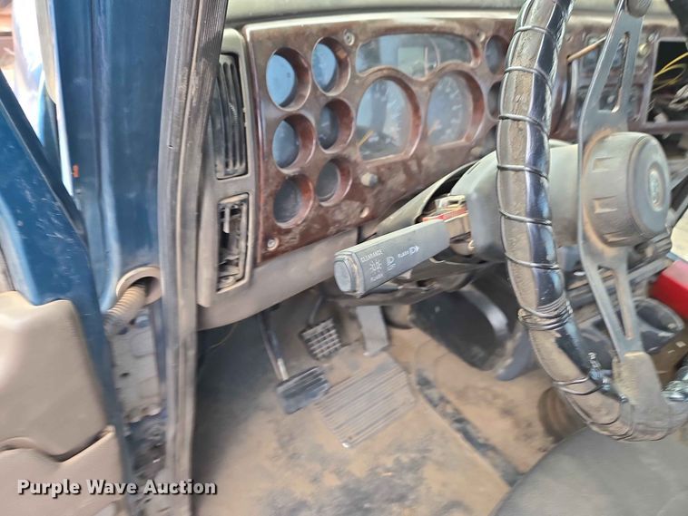 image for item EW8497 2007 Mack CHN semi truck
