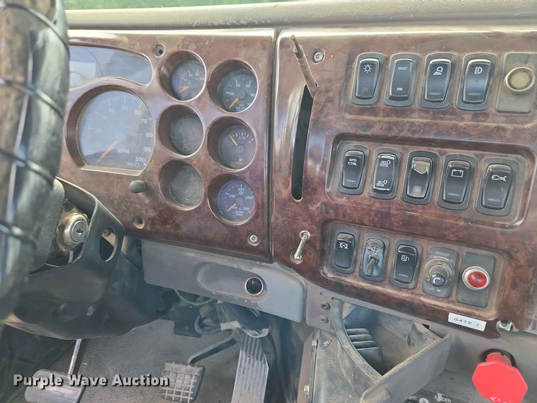 image for item EW8497 2007 Mack CHN semi truck