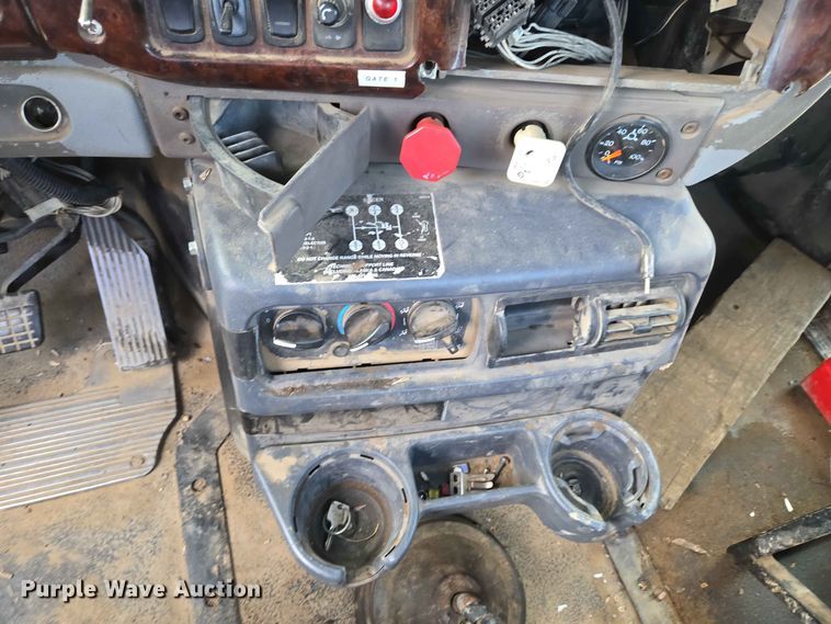 image for item EW8497 2007 Mack CHN semi truck
