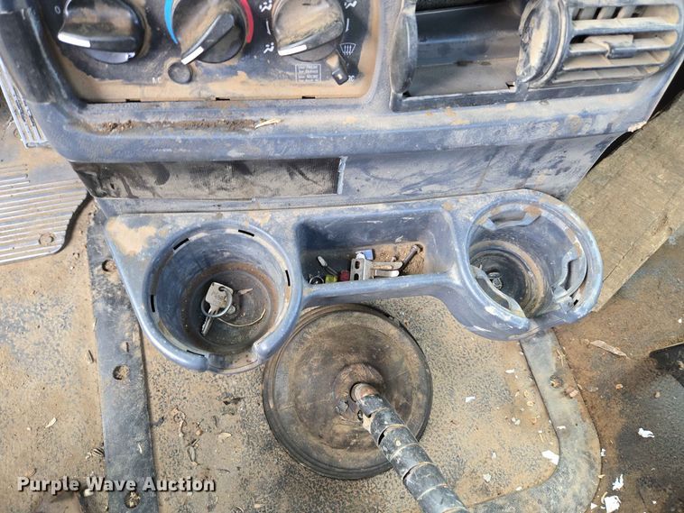 image for item EW8497 2007 Mack CHN semi truck