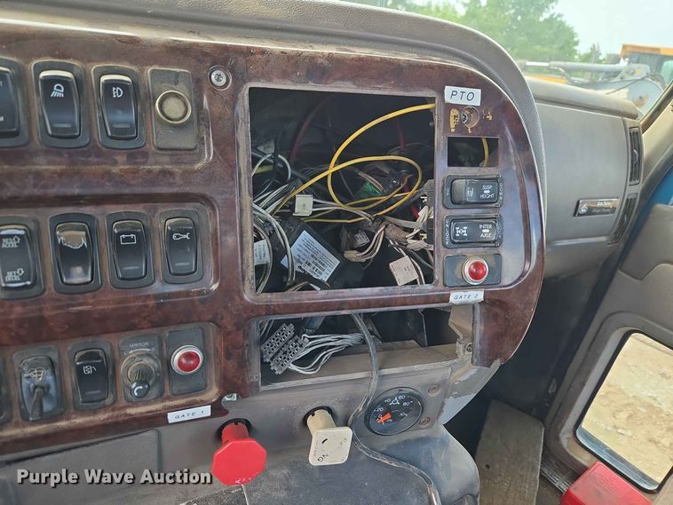 image for item EW8497 2007 Mack CHN semi truck