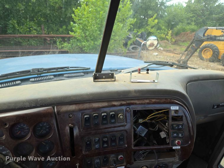image for item EW8497 2007 Mack CHN semi truck