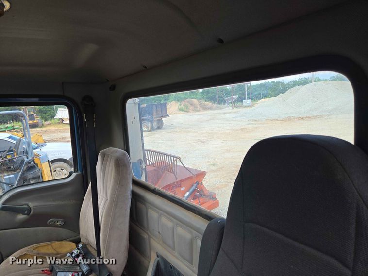 image for item EW8497 2007 Mack CHN semi truck