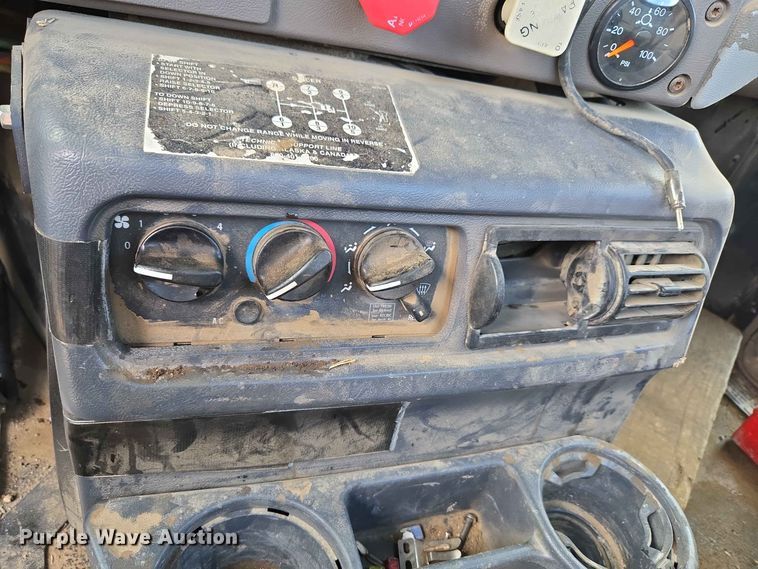 image for item EW8497 2007 Mack CHN semi truck