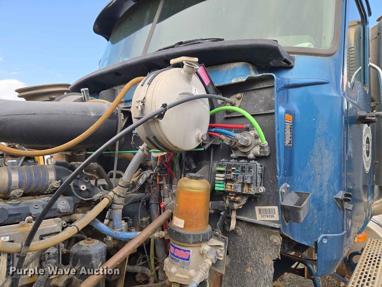image for item EW8497 2007 Mack CHN semi truck