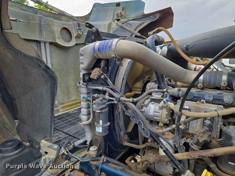 image for item EW8497 2007 Mack CHN semi truck