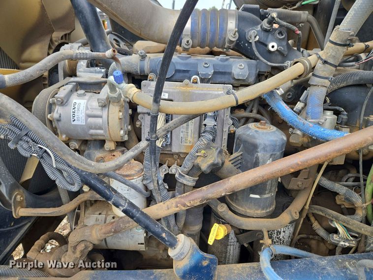 image for item EW8497 2007 Mack CHN semi truck