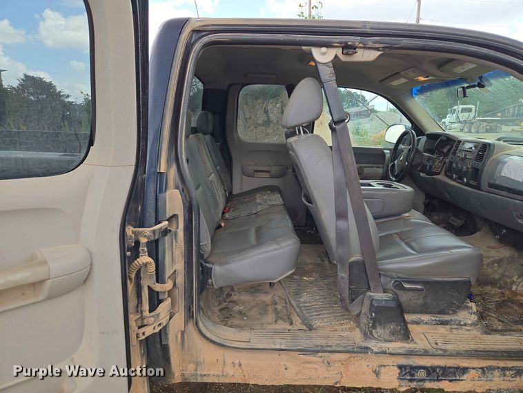 image for item EW8499 2008 Chevrolet Silverado 1500 Ext. Cab pickup truck