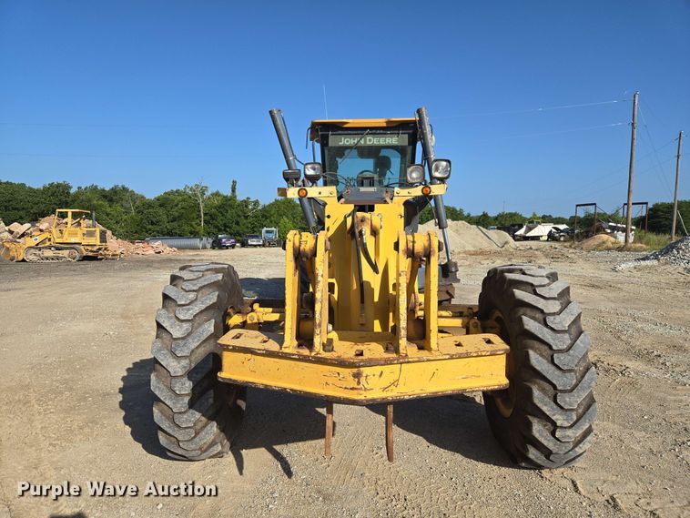 image for item EW8500 2005 John Deere 670D motor grader