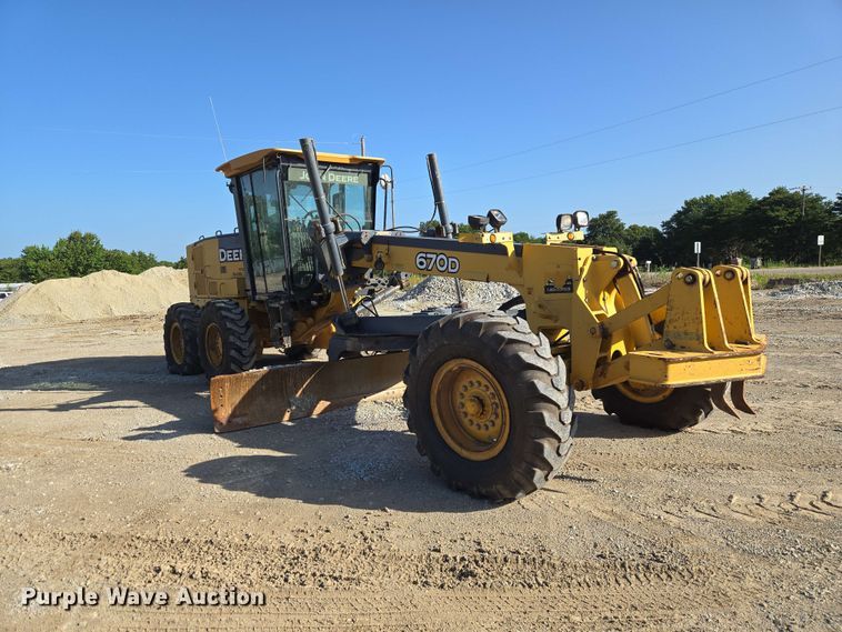 image for item EW8500 2005 John Deere 670D motor grader