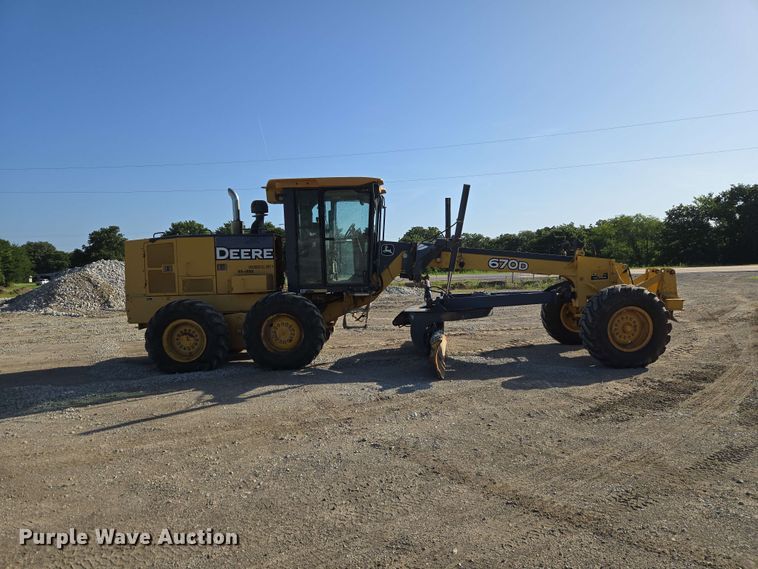 image for item EW8500 2005 John Deere 670D motor grader