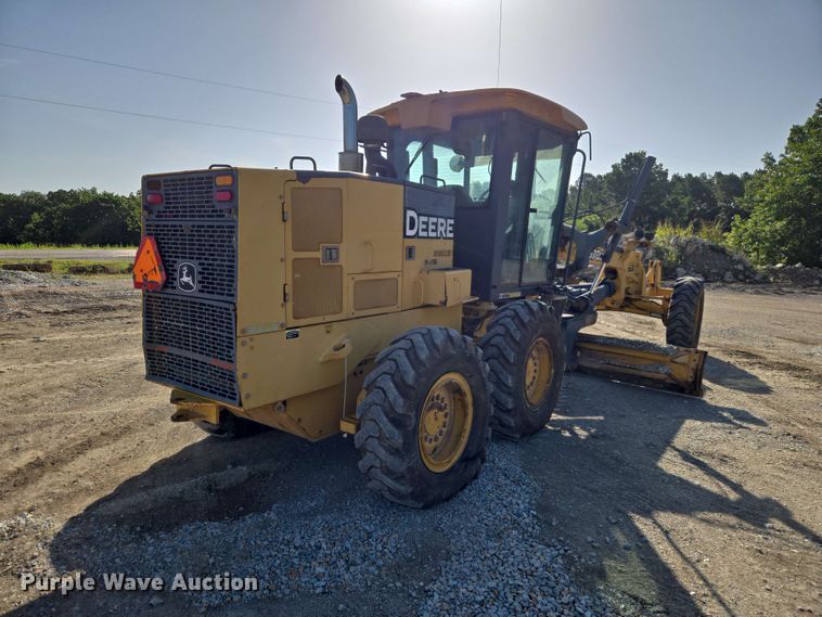 image for item EW8500 2005 John Deere 670D motor grader
