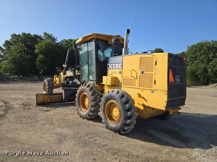 image for item EW8500 2005 John Deere 670D motor grader