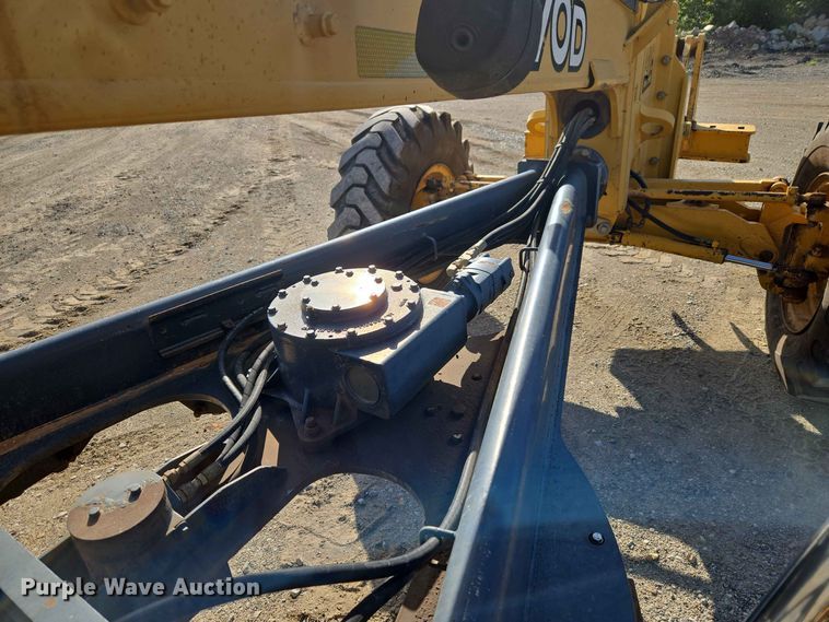 image for item EW8500 2005 John Deere 670D motor grader