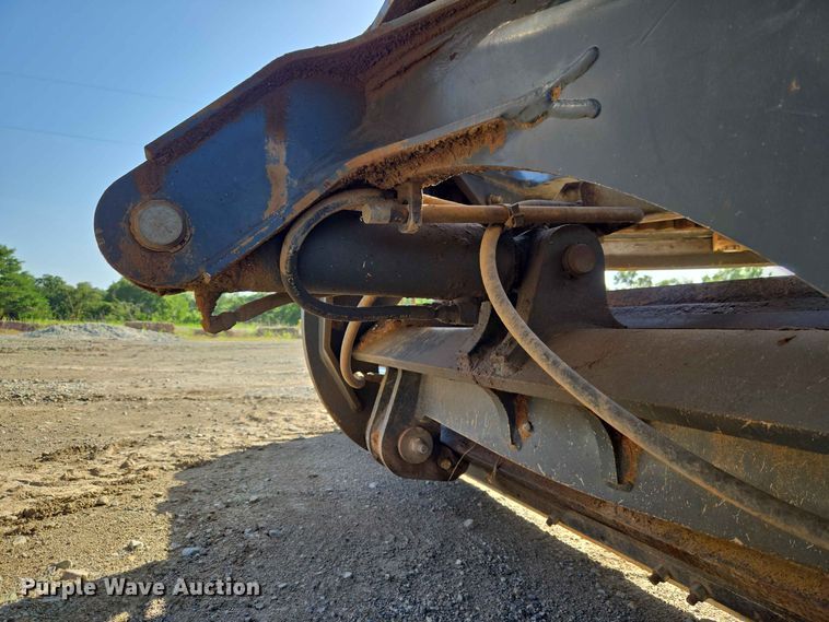 image for item EW8500 2005 John Deere 670D motor grader