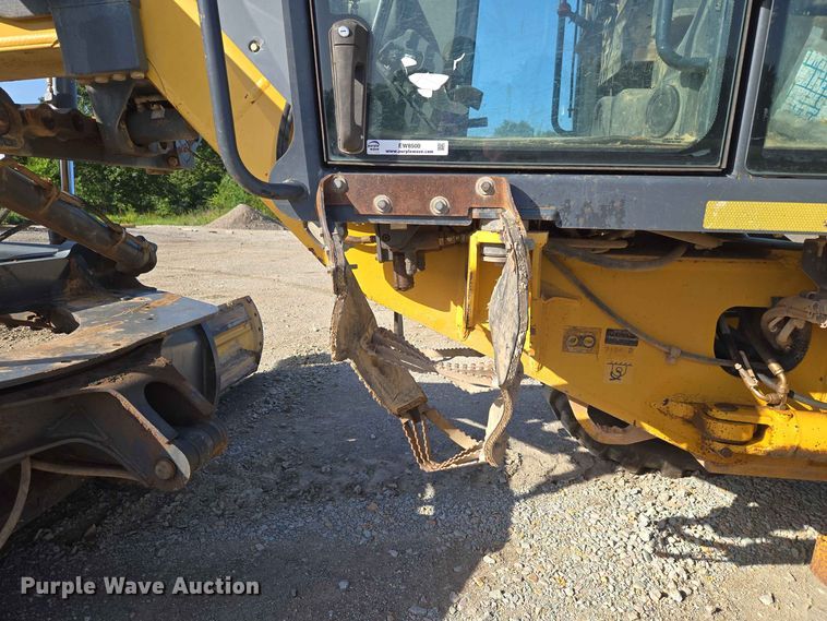 image for item EW8500 2005 John Deere 670D motor grader