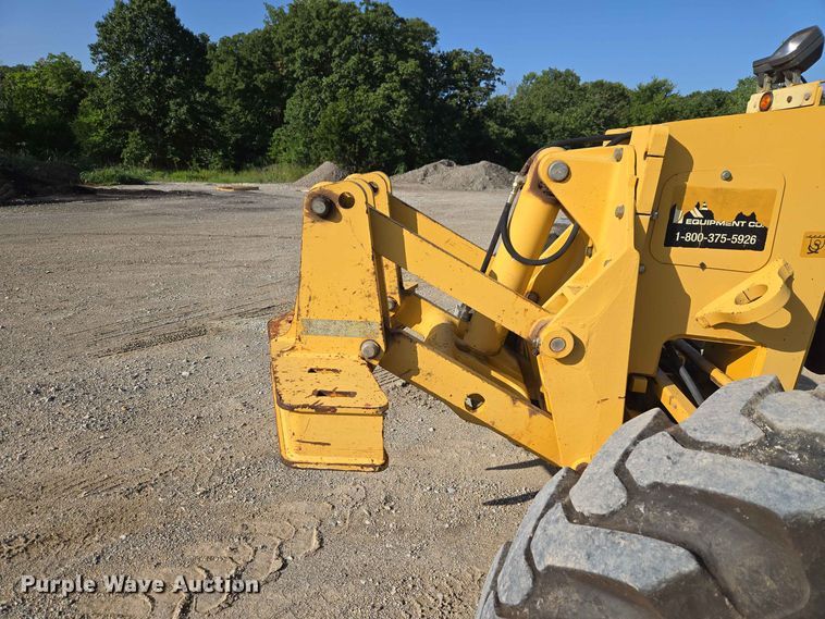 image for item EW8500 2005 John Deere 670D motor grader