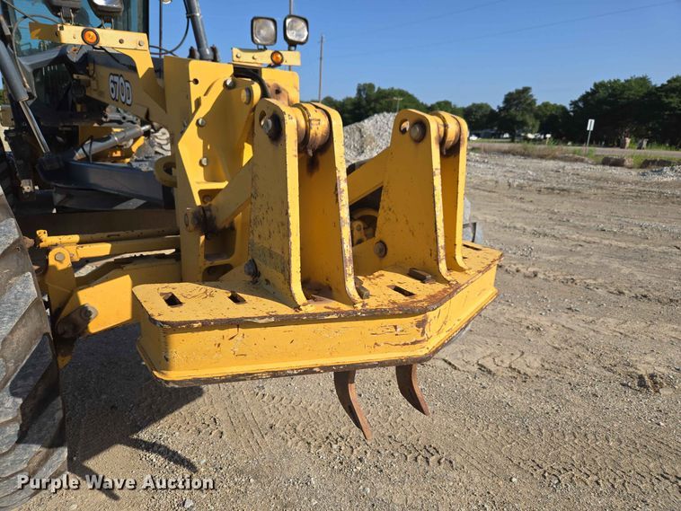 image for item EW8500 2005 John Deere 670D motor grader