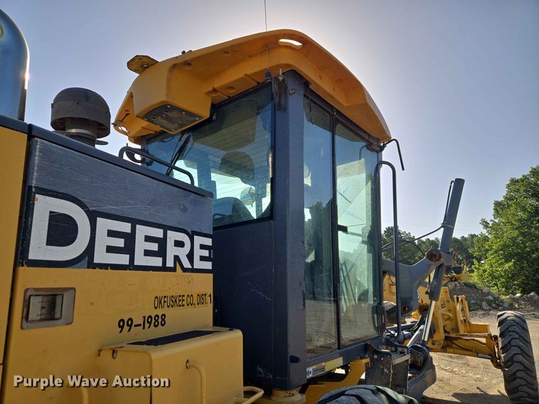 image for item EW8500 2005 John Deere 670D motor grader
