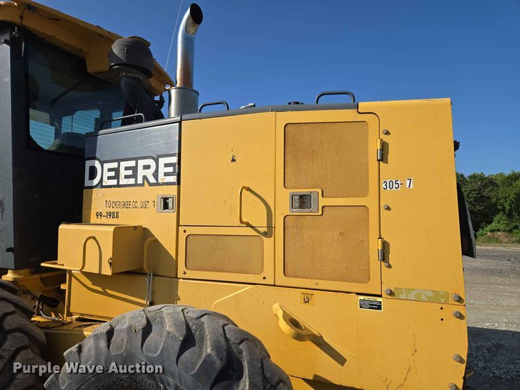 image for item EW8500 2005 John Deere 670D motor grader