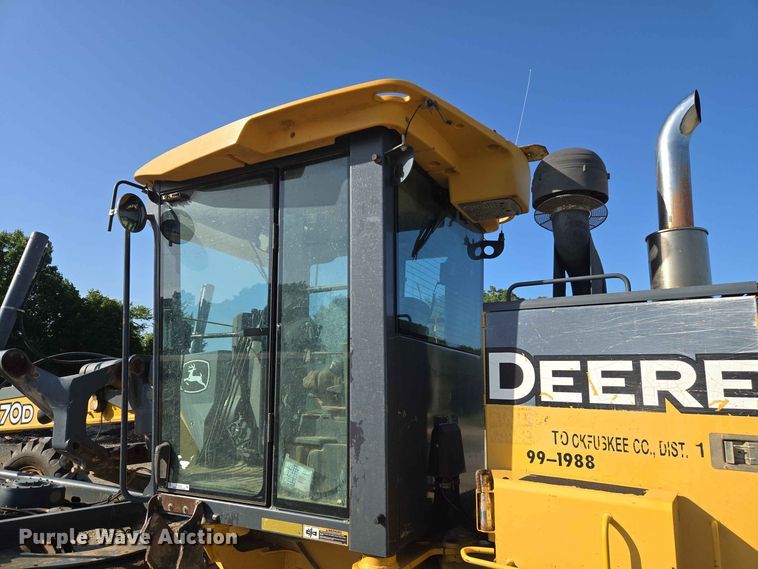 image for item EW8500 2005 John Deere 670D motor grader