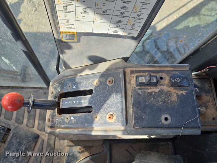 image for item EW8500 2005 John Deere 670D motor grader