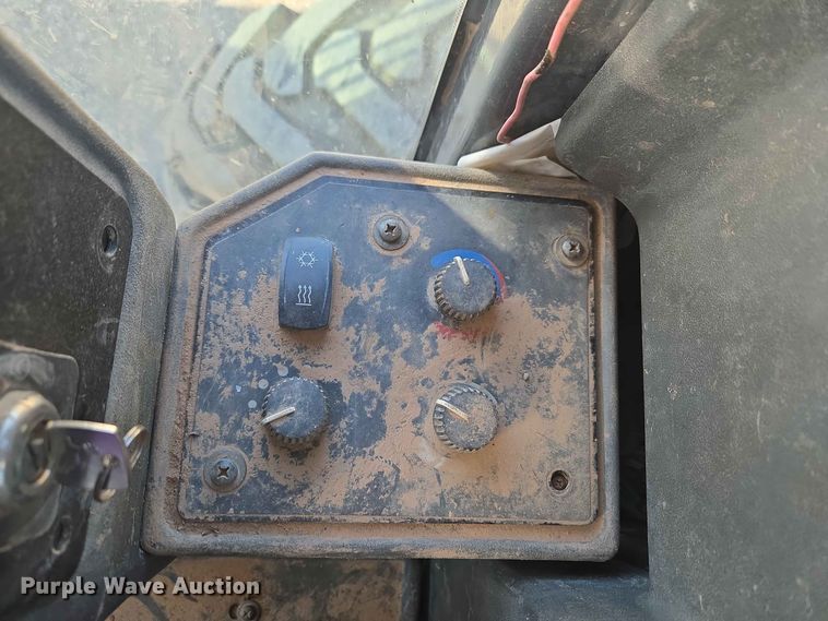 image for item EW8500 2005 John Deere 670D motor grader