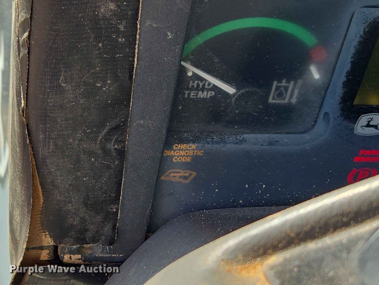 image for item EW8500 2005 John Deere 670D motor grader