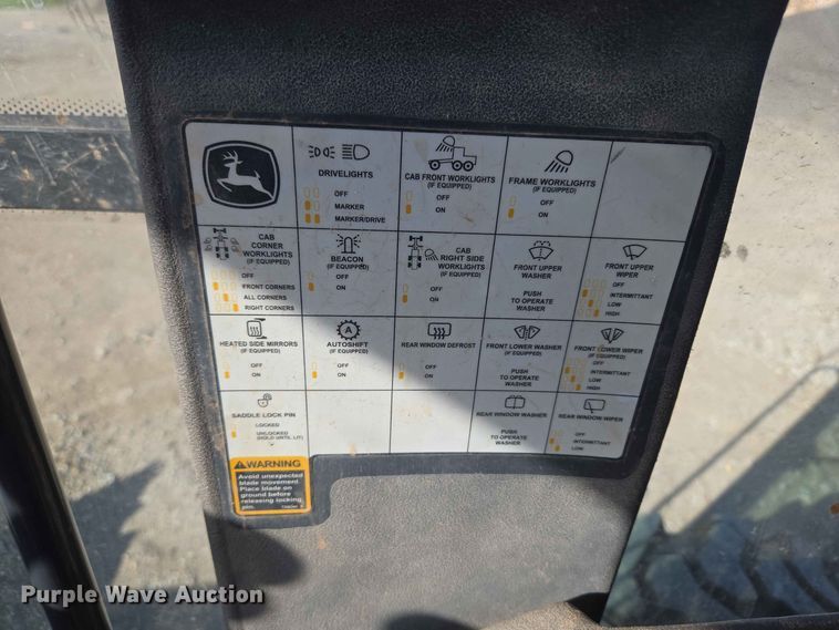 image for item EW8500 2005 John Deere 670D motor grader