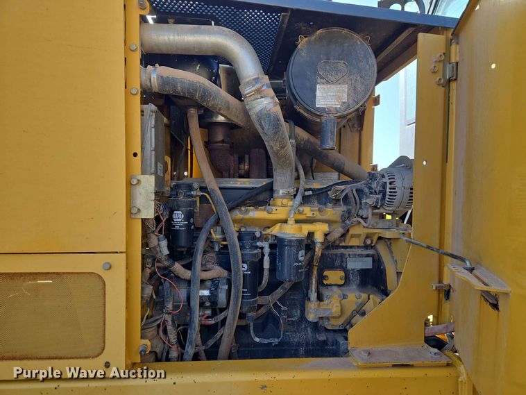 image for item EW8500 2005 John Deere 670D motor grader