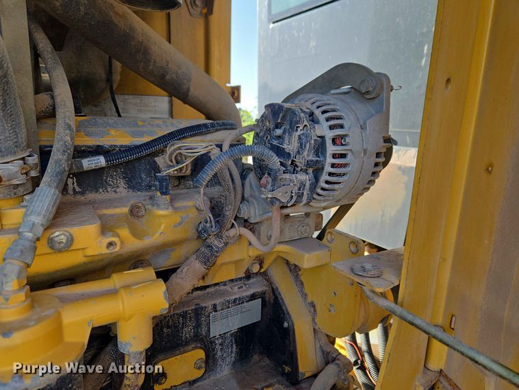 image for item EW8500 2005 John Deere 670D motor grader