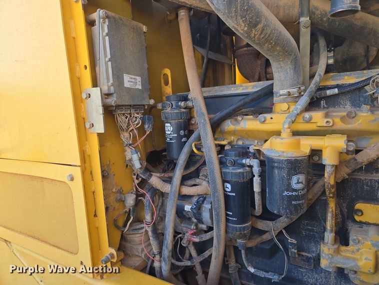 image for item EW8500 2005 John Deere 670D motor grader