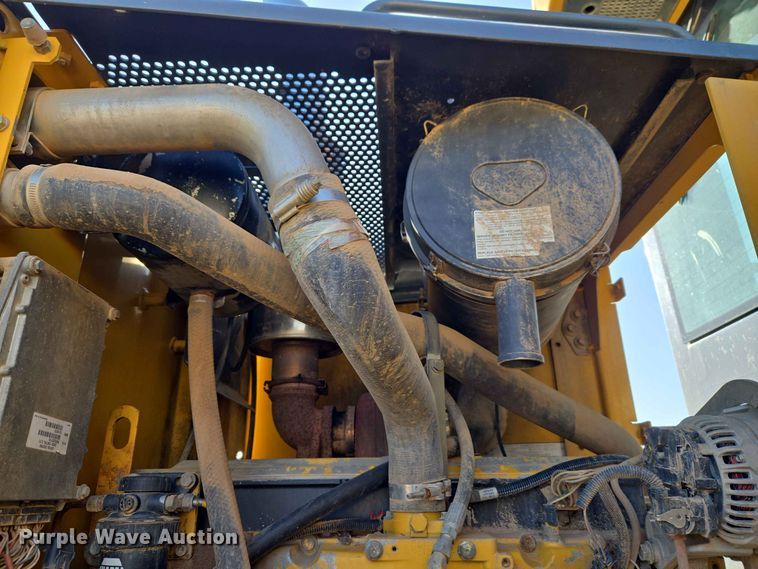 image for item EW8500 2005 John Deere 670D motor grader