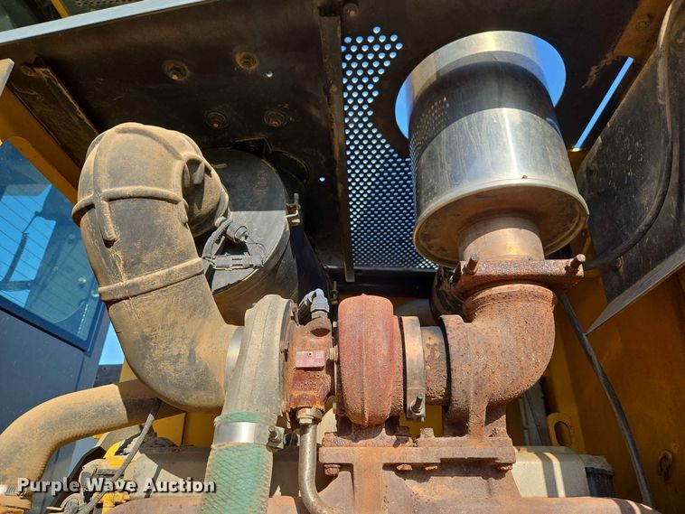 image for item EW8500 2005 John Deere 670D motor grader