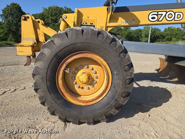 image for item EW8500 2005 John Deere 670D motor grader