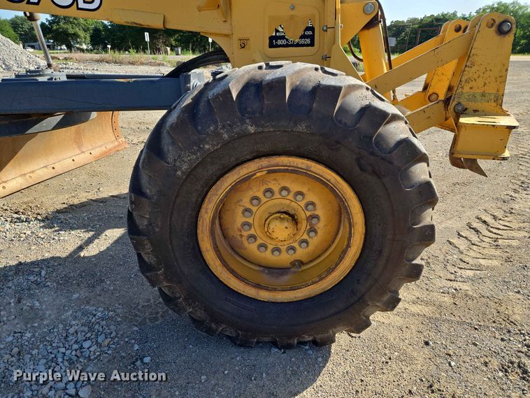 image for item EW8500 2005 John Deere 670D motor grader