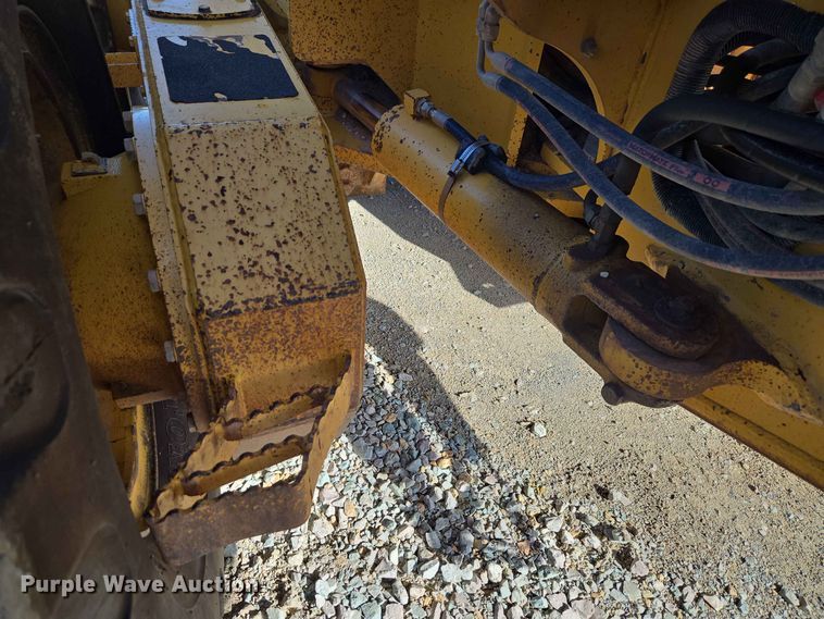 image for item EW8500 2005 John Deere 670D motor grader