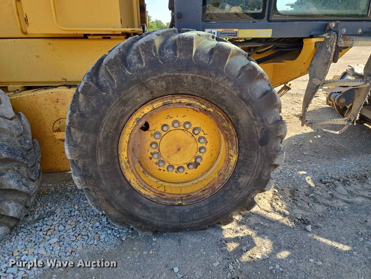 image for item EW8500 2005 John Deere 670D motor grader
