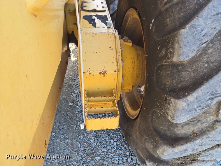 image for item EW8500 2005 John Deere 670D motor grader
