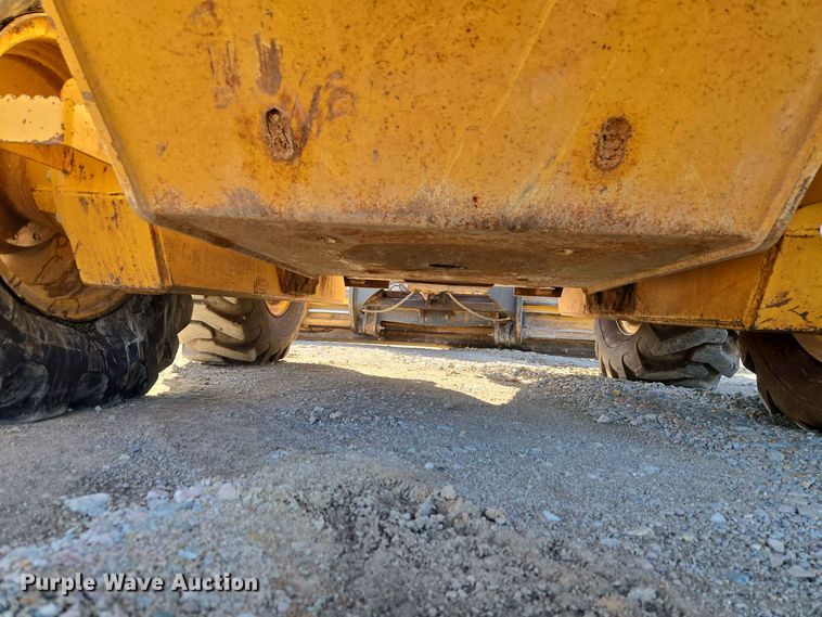 image for item EW8500 2005 John Deere 670D motor grader