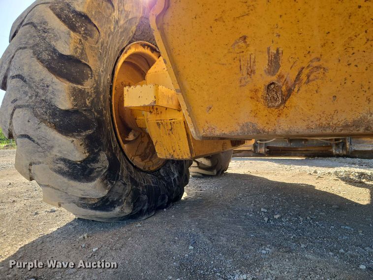image for item EW8500 2005 John Deere 670D motor grader