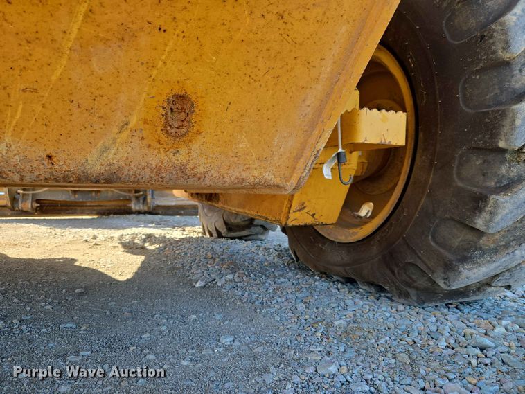 image for item EW8500 2005 John Deere 670D motor grader